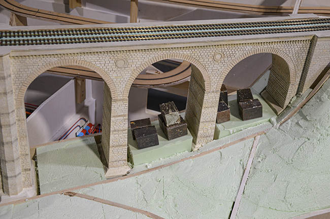 Modellbundesbahn kleiner Viadukt im Bau